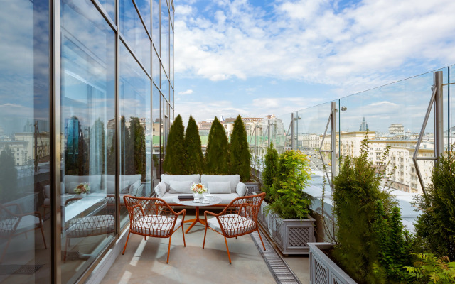 The Carlton, Moscow