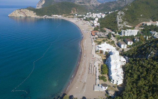 Pearl Beach Hotel