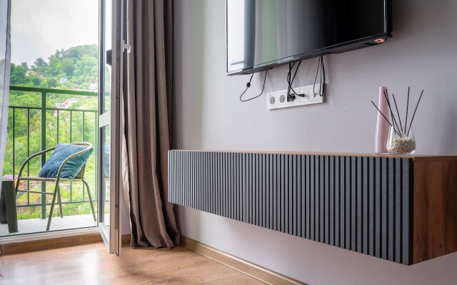 Samshit Uk Atmosfera S Vidom Na Gory Apartments