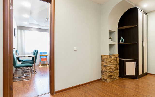 Апартаменты двухкомнатные  на Мещерском бульваре 3/3 .м.Cтрелка. Сова-Дом