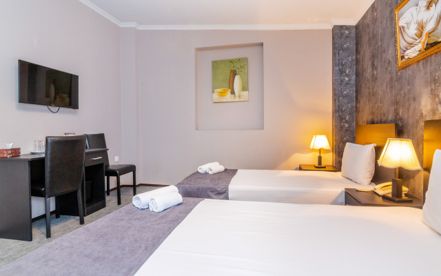 Merlin Hotel