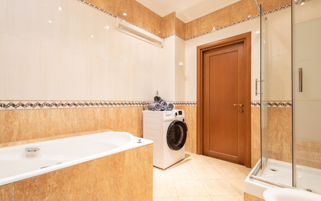 Ryadom S Krasnoy Ploschadyyu Flat