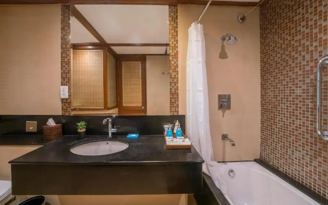 The Blue Water - Bawa Heritage - City Resort Hotel