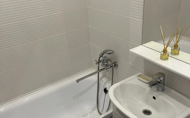 Na Verkhney naberezhnoy 161/13 Flat