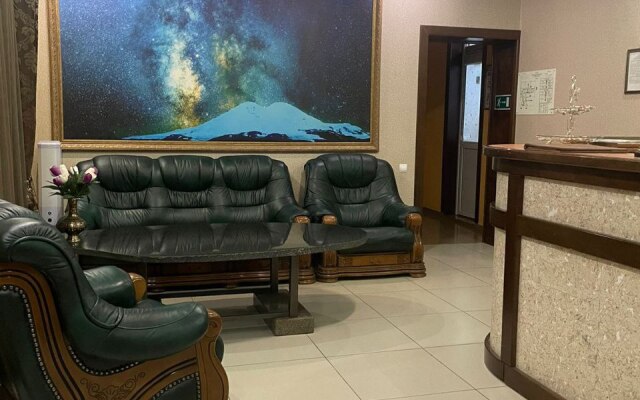 Отель Эльтур