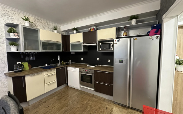 Yevrodvushka Poema-Apart Na Yesenina Flat