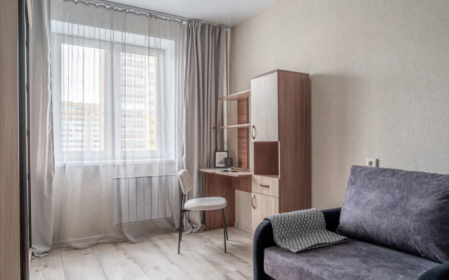 Apartamenty Prostornye trehkomnatnye v sagovoj dostupnosti ot aeroporta Kol'covo
