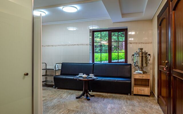 Kedroviy Ostrov (Сhemal) Hotel