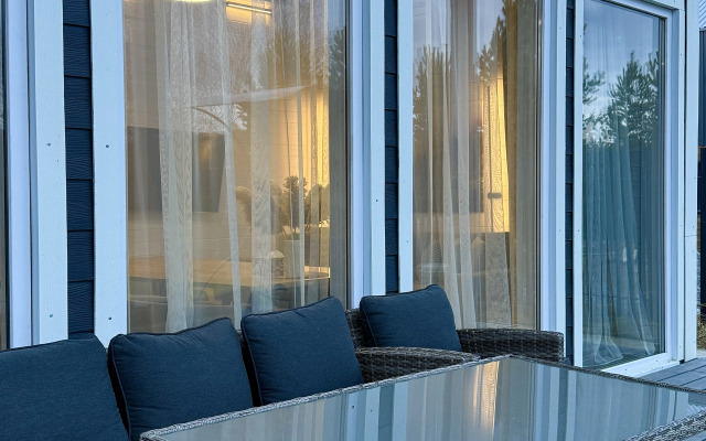 Dom s basseynom ryadom Solnechnoy dolinoy Private house