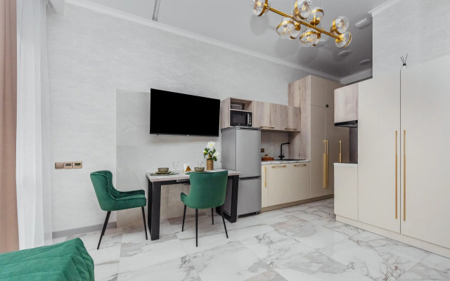 V Siriuse, studiya Flat