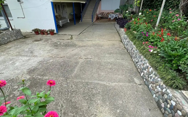 Uyut Guest house