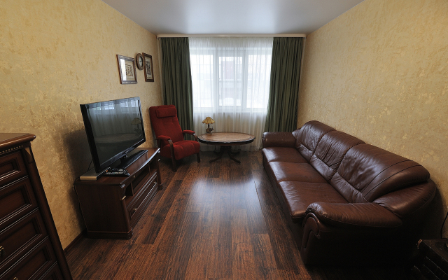 Belyij Medved' na Zavodskoi 1 Apartments