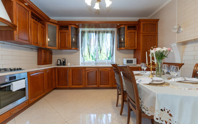 Na 10 Chelovek S Saunoy Private House