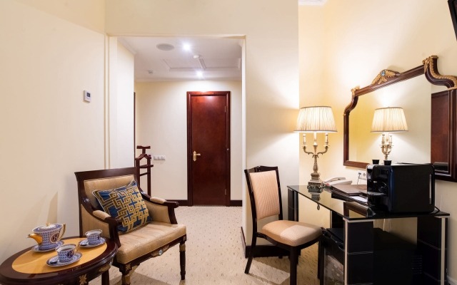 Golden Rooms Hotel
