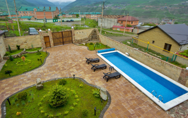 Частный Дом в Горах с Бассейном