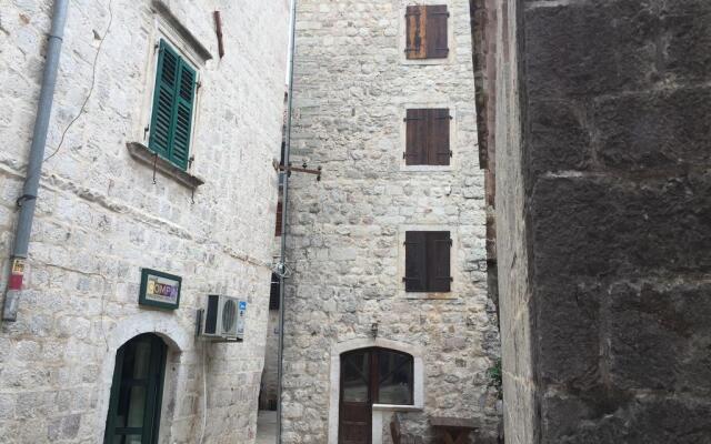 Hotel Athos Guesthouse