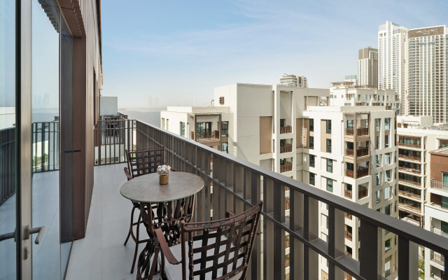 Aqua Serenity Poolside with Community Views Apartments