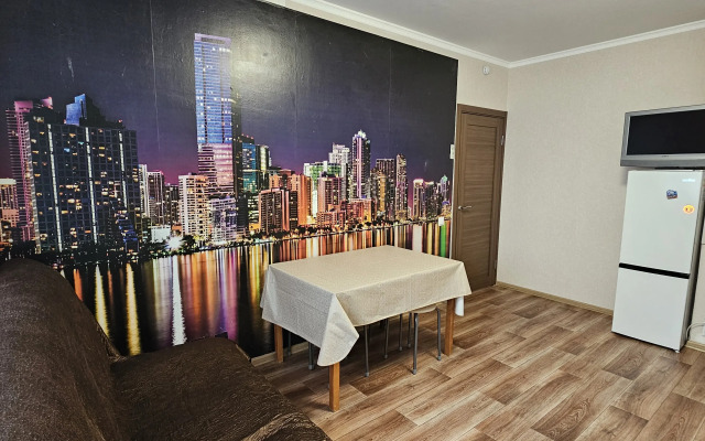 Trekhkomnatnye Na Yemlyutina Flat