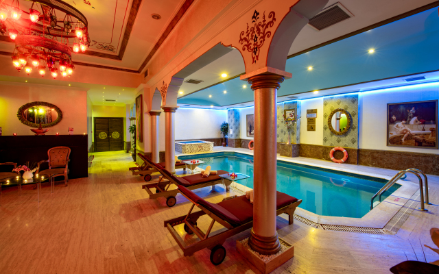 Nova Plaza Crystal Hotel & Spa