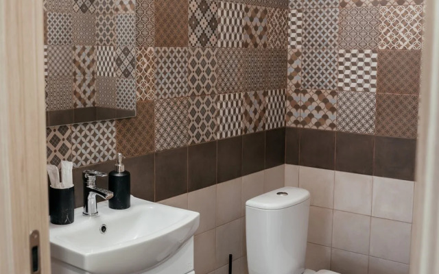 V Sovremennom Rayone Nedaleko Ot Tsentra Goroda Flat
