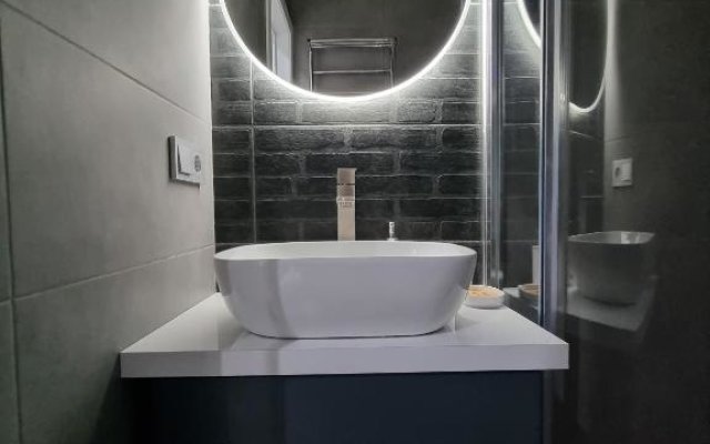 Leont Apartments