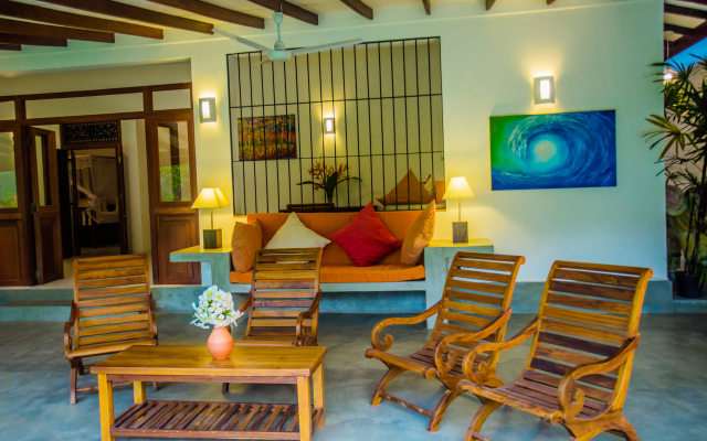 South Point Surf House - 5 bedrooms sleeps 14 Villa