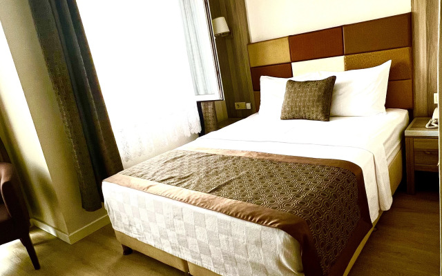 Pera Arya Hotel