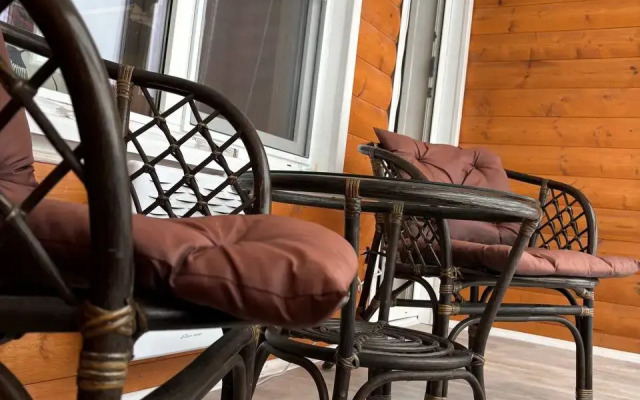 Частный дом Уютный дом с беседкой на берегу озера