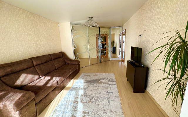 Квартира Хрустальная 37к1