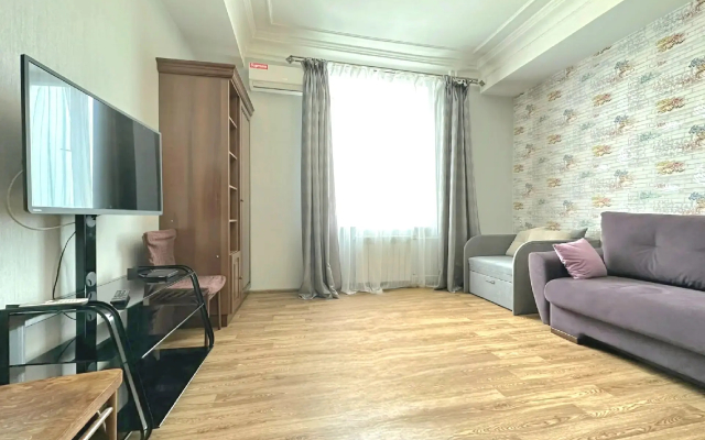 Квартира 2-к в центре на Кирова с балконом и кондиционером