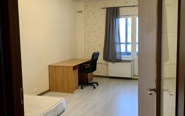 Prostornaya 3-kh komnatnaya v tikhom i uyutnom rayone Flat