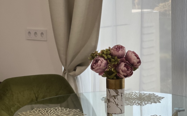S Basseynom ZHK Metropol Apartments
