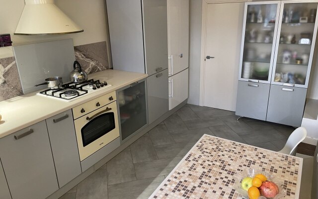 U Mednogo Ozera Private House