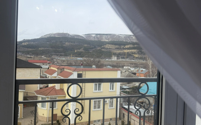 Квартира Новая 2х-Комнатная С Видом На Боргустанский Хребет