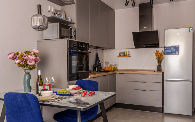 evro-2 u m. Lesnaya Apartments