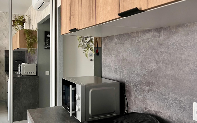 Novaya Loft Studiya Ryadom s Metro Flat