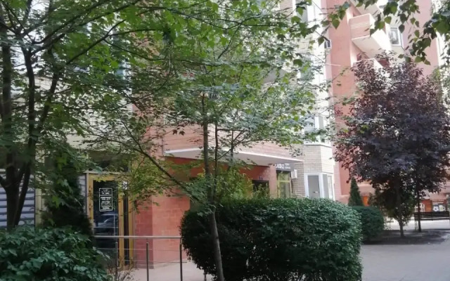 Cozy house near the park Galitskogo Apartments