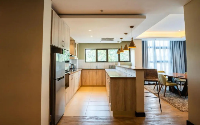 Отель Trademark Suites at Enaki Town