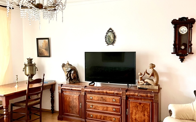 Квартира Комфортная Трехкомнатная в Самом Центре