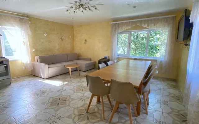 Na ozere Volynskoye ryadom s Igora Private House