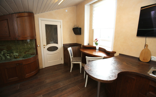 Dlya 8mi Gostey Nevsky 5 Apartment