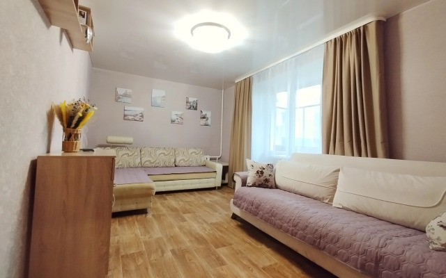 Dvukhkomnatnye Na Komsomolskoy Apartment