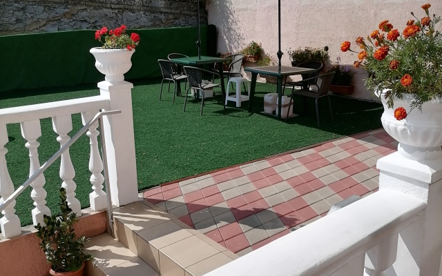 Edelveys Guest House