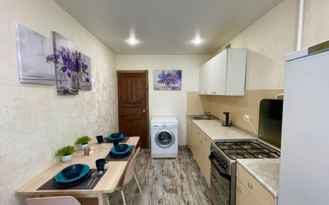 Uyutnaya na Kolomenskoy Apartment