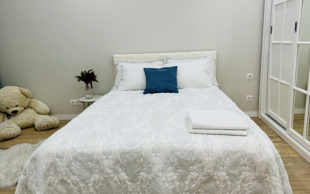 Flower Room Flat