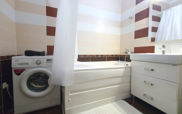 Trekhkomnatnye S Shikarnym Vidom Na Bayterek 251 Apartments