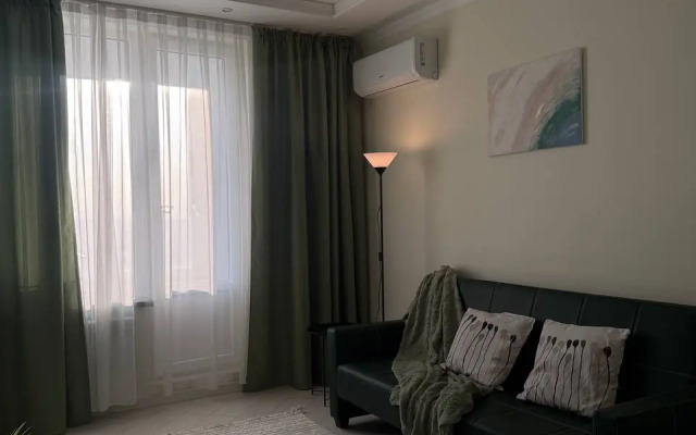 Svetlaya Uyutnaya Dvukhkomnatnaya Vozle Metro Flat