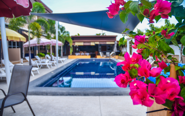 4 Palms Resort Hotel