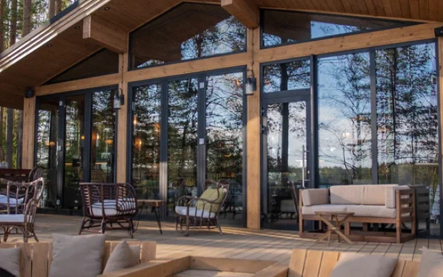 We Lodge Hotel