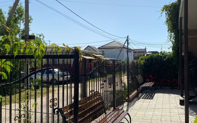 Na Tamanskoy 10 Guest House